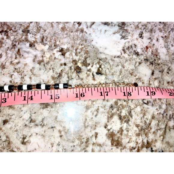 LA Gem Gold, Black & White Beaded 18.5 Inch Necklace! - Picture 6 of 7